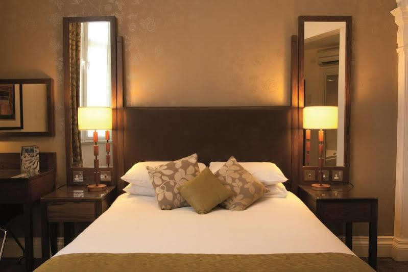 Toll House Hotel